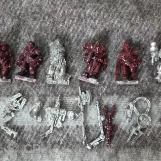 Описание картинки Techmarine with servitors от User37934 по цене 10 000руб | Свободный Рынок Миниатюр - СРМ