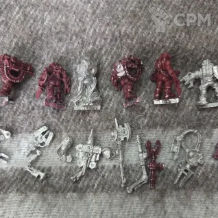 Описание картинки Techmarine with servitors от User37934 по цене 10 000руб | Свободный Рынок Миниатюр - СРМ