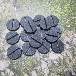 Описание картинки Подставка с прорезью, аналог гв, 25мм новая, около 20 видов подставок в моих лотах от V130177@mail.ru по цене 10руб | Свободный Рынок Миниатюр - СРМ