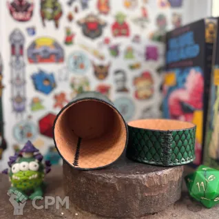 Описание картинки Стакан из кожи для дайсов "Дракон" Dice Cup\Кубомёт\Дайскап\Стакан для кубов На  от Мастерская - 2D20 по цене 7 500руб | Свободный Рынок Миниатюр - СРМ