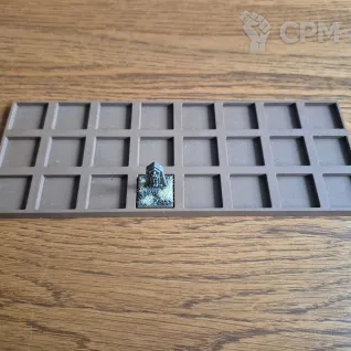 Описание картинки Extension movement tray 3х8 (Трей-переходник с 20 на 25 мм, 3х8 моделей) от SirBone по цене 150руб | Свободный Рынок Миниатюр - СРМ