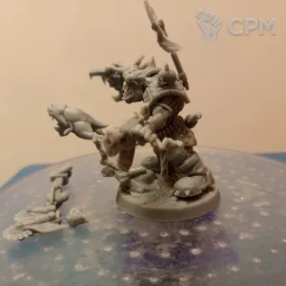 Описание картинки Варбосс (Warboss) - Орки (Orc) - Вархаммер 40000 (Миниатюры Warhammer 40000) от Лавка Приключенца по цене 499руб | Свободный Рынок Миниатюр - СРМ