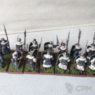 Описание картинки Bretonnian Bowmen &amp; Man-at-Arms: лучники (18) с жаровнями и кольями и пехота (14) от neithan по цене 6 000руб | Свободный Рынок Миниатюр - СРМ