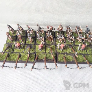 Описание картинки Bretonnian Bowmen &amp; Man-at-Arms: лучники (18) с жаровнями и кольями и пехота (14) от neithan по цене 6 000руб | Свободный Рынок Миниатюр - СРМ