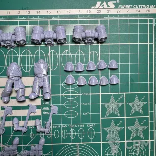 Описание картинки Word Bearers Ashen Circle от Recruiter по цене 1 200руб | Свободный Рынок Миниатюр - СРМ