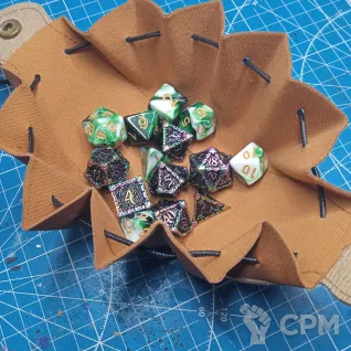 Описание картинки Два набора кубов для НРИ, мешочек от Мяс по цене 1 500руб | Свободный Рынок Миниатюр - СРМ