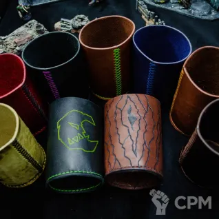 Описание картинки Стакан для кубов с крышкой/Кубомёт/Dice cup/Плохие Луны/Warhammer/Orks от Мастерская - 2D20 по цене 4 000руб | Свободный Рынок Миниатюр - СРМ