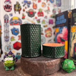 Описание картинки Стакан из кожи для дайсов "Дракон" Dice Cup\Кубомёт\Дайскап\Стакан для кубов На  от Мастерская - 2D20 по цене 7 500руб | Свободный Рынок Миниатюр - СРМ