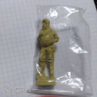 Описание картинки Лётчик от Aesir Craft, ориг смола, размер примерно 60мм от V130177@mail.ru по цене 400руб | Свободный Рынок Миниатюр - СРМ