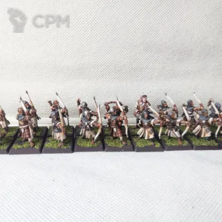 Описание картинки Bretonnian Bowmen &amp; Man-at-Arms: лучники (18) с жаровнями и кольями и пехота (14) от neithan по цене 6 000руб | Свободный Рынок Миниатюр - СРМ