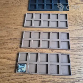 Описание картинки Extension movement tray 2х5 (Трей-переходник с 20 на 25 мм, 2х5 моделей) от SirBone по цене 100руб | Свободный Рынок Миниатюр - СРМ