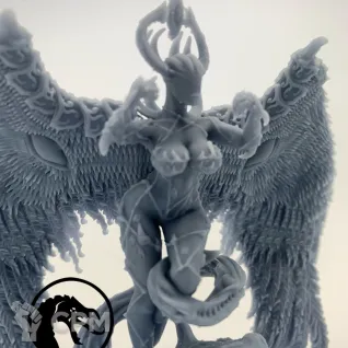 Описание картинки Tzeentch Daemon Prince от Studio Cockatoo по цене 1 452руб | Свободный Рынок Миниатюр - СРМ