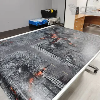 Описание картинки Баттл мат «Павший город» 60x44| Поле для варгеймов | Батлмат от Marauder's Workshop по цене 2 300руб | Свободный Рынок Миниатюр - СРМ