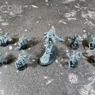 Описание картинки Tyranids Broodlord and Genestealers от Каджит по цене 4 998руб | Свободный Рынок Миниатюр - СРМ