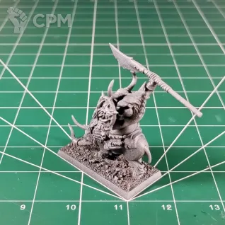 Описание картинки Orc or Black Orc Boss (Warboss or Bigboss) on War Boar от Каджит по цене 3 498руб | Свободный Рынок Миниатюр - СРМ