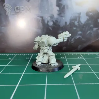 Описание картинки Space Marines Captain in Terminator Armour от Каджит по цене 1 998руб | Свободный Рынок Миниатюр - СРМ