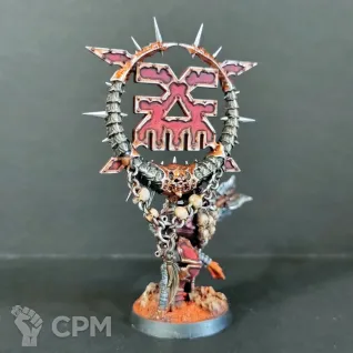Описание картинки Champion Battle Standard Bearer (Blades of Khorne Bloodsecrator) от Каджит по цене 5 498руб | Свободный Рынок Миниатюр - СРМ