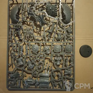 Описание картинки Knight-Vexillor with Banner of Apotheosis от Black Legion Hall по цене 1 540руб | Свободный Рынок Миниатюр - СРМ