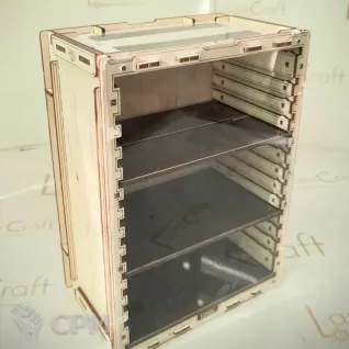 Описание картинки Переноска_DFs 160х220х103_22 (с прозрачным экраном) от StudioOtolega по цене 2 800руб | Свободный Рынок Миниатюр - СРМ