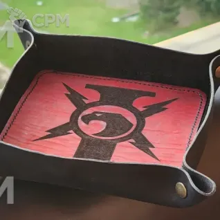 Описание картинки Dice Tray Adeptus Custodes/Лоток/Дайс Трей Кустодес/Арена/Тарелка от Krontwar по цене 3 500руб | Свободный Рынок Миниатюр - СРМ