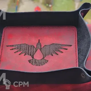 Описание картинки Blood_Ravens Кровавые ВороныDice Tray/Лоток/Дайс Трей/Арена/Тарелка от Krontwar по цене 3 500руб | Свободный Рынок Миниатюр - СРМ