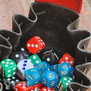 Описание картинки Мешочек для кубиков/Dice bag/дайсов от Krontwar по цене 1 800руб | Свободный Рынок Миниатюр - СРМ
