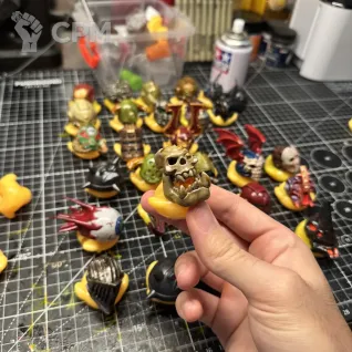 Описание картинки Вархаммер череп бойза утка 1-й уровень от Duck Machine по цене 800руб