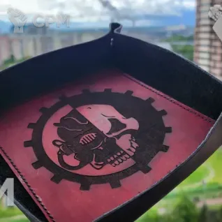 Описание картинки Adeptus Mechanicus/Dice Tray/Лоток/Дайс Трей/Арена/адептус механикус от Krontwar по цене 3 000руб | Свободный Рынок Миниатюр - СРМ