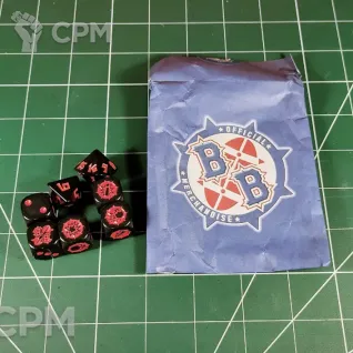 Описание картинки Bretonnian Team Dice Set от Vault Boy по цене 2 498руб | Свободный Рынок Миниатюр - СРМ