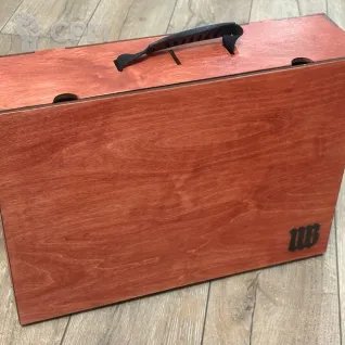 Описание картинки Кейс для красок и миниатюр WarpBox (цвет красное дерево) от WarpBox по цене 9 000руб | Свободный Рынок Миниатюр - СРМ