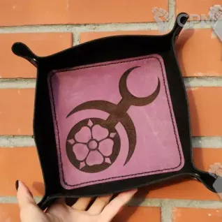 Описание картинки Dice Tray Slaanesh/Лоток/Дайс Трей/ слаанешАрена/Тарелка от Krontwar по цене 3 500руб | Свободный Рынок Миниатюр - СРМ