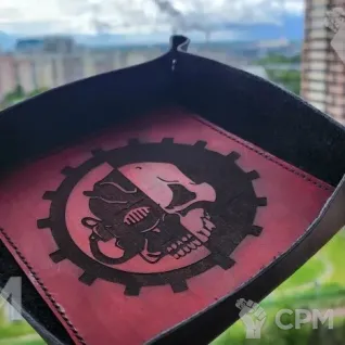 Описание картинки Adeptus Mechanicus/Dice Tray/Лоток/Дайс Трей/Арена/адептус механикус от Krontwar по цене 3 500руб | Свободный Рынок Миниатюр - СРМ