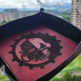Описание картинки Adeptus Mechanicus/Dice Tray/Лоток/Дайс Трей/Арена/адептус механикус от Krontwar по цене 3 500руб | Свободный Рынок Миниатюр - СРМ