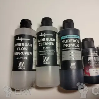 Описание картинки Разбавители и грунты Vallejo от Fomunya по цене 1 450руб | Свободный Рынок Миниатюр - СРМ