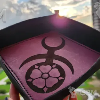 Описание картинки Dice Tray Slaanesh/Лоток/Дайс Трей/ слаанешАрена/Тарелка от Krontwar по цене 3 500руб | Свободный Рынок Миниатюр - СРМ