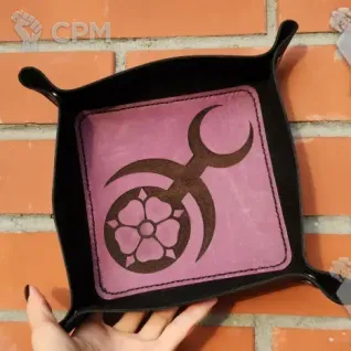 Описание картинки Dice Tray Slaanesh/Лоток/Дайс Трей/ слаанешАрена/Тарелка от Krontwar по цене 3 500руб | Свободный Рынок Миниатюр - СРМ