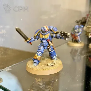 Описание картинки Lieutenant with Power Weapon (Dark Imperium) от notr3d по цене 2 000руб | Свободный Рынок Миниатюр - СРМ