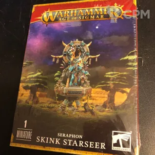 Описание картинки Seraphon: Skink Starseer от Alamentar по цене 6 900руб | Свободный Рынок Миниатюр - СРМ