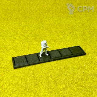 Описание картинки Movement tray для квадратных баз 25х25мм 6х1 от Миниатюры и фигурки по цене 70руб | Свободный Рынок Миниатюр - СРМ