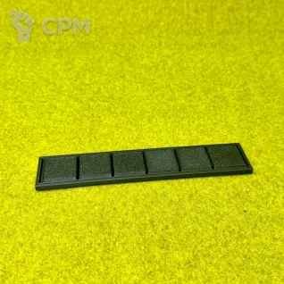 Описание картинки Movement tray для квадратных баз 25х25мм 6х1 от Миниатюры и фигурки по цене 70руб | Свободный Рынок Миниатюр - СРМ