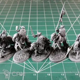 Описание картинки Soulblight Gravelords Wight Lord on Skeletal Steed and Barrow Knights (Black Knights) от Каджит по цене 8 998руб | Свободный Рынок Миниатюр - СРМ