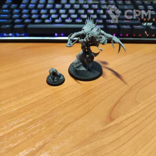 Описание картинки Genestealer patriarch от Сергиев Илья по цене 1 400руб | Свободный Рынок Миниатюр - СРМ