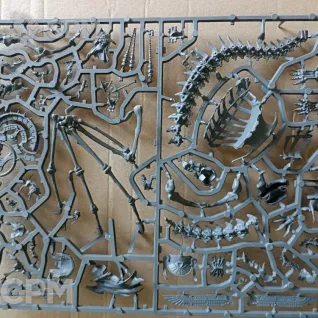 Описание картинки Tomb King/Liche Priest on Necrolith Bone Dragon, оригинал на литниках от Black Legion Hall по цене 8 800руб | Свободный Рынок Миниатюр - СРМ