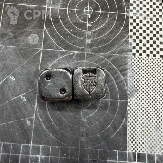 Описание картинки Warhammer 25 anniversary heavy metal dice от Oxford по цене 5 000руб | Свободный Рынок Миниатюр - СРМ