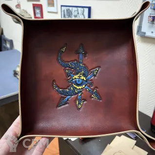 Описание картинки Dice Tray/Арена/Тарелка/Дайс Трей/Лоток на заказ! Тзинч Tzeentch от Мастерская - 2D20 по цене 6 500руб | Свободный Рынок Миниатюр - СРМ
