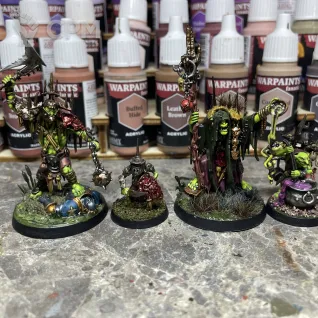 Описание картинки Killaboss with Stab-grot  Swampcalla Shaman with Pot grot от DreamFoxMan по цене 3 000руб | Свободный Рынок Миниатюр - СРМ