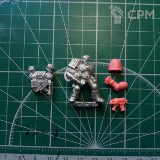 Описание картинки Space Marine Apothecary 2 от Stark Foundry по цене 355руб | Свободный Рынок Миниатюр - СРМ