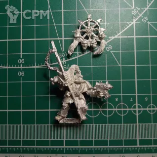 Описание картинки CSM Icon Bearer (Chaos Individed Icon) от Stark Foundry по цене 450руб | Свободный Рынок Миниатюр - СРМ