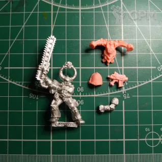 Описание картинки CSM Champion w/Chainsword 2ed от Stark Foundry по цене 355руб | Свободный Рынок Миниатюр - СРМ