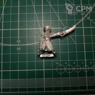Описание картинки Valhallan Lieutenant w/Chainsword от Stark Foundry по цене 330руб | Свободный Рынок Миниатюр - СРМ